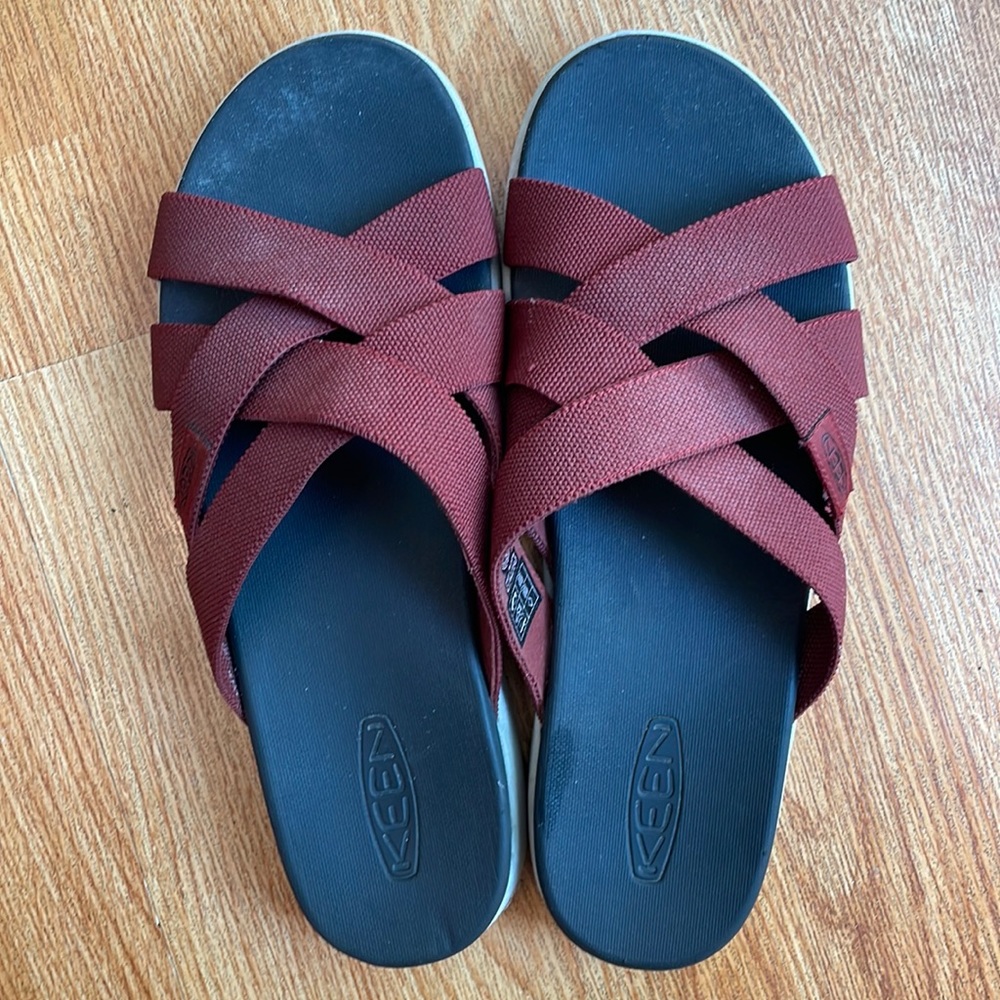 Keen Women's Slippers in Red and Black